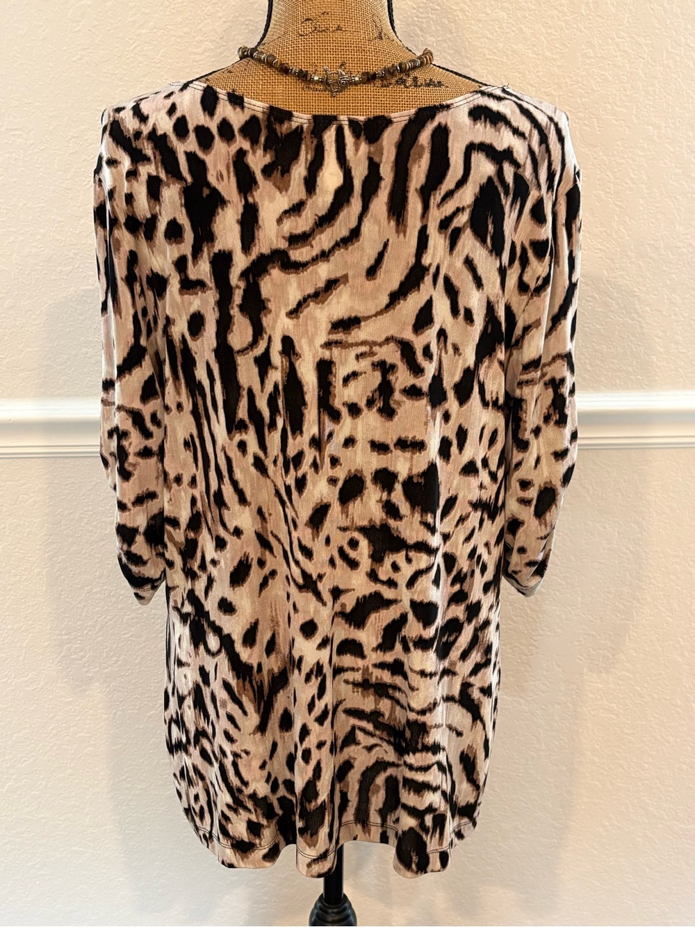 Chico’s Travelers Animal Leopard Print Stretch Wrinkle Free Tunic Size 3 = XL - Picture 4 of 5